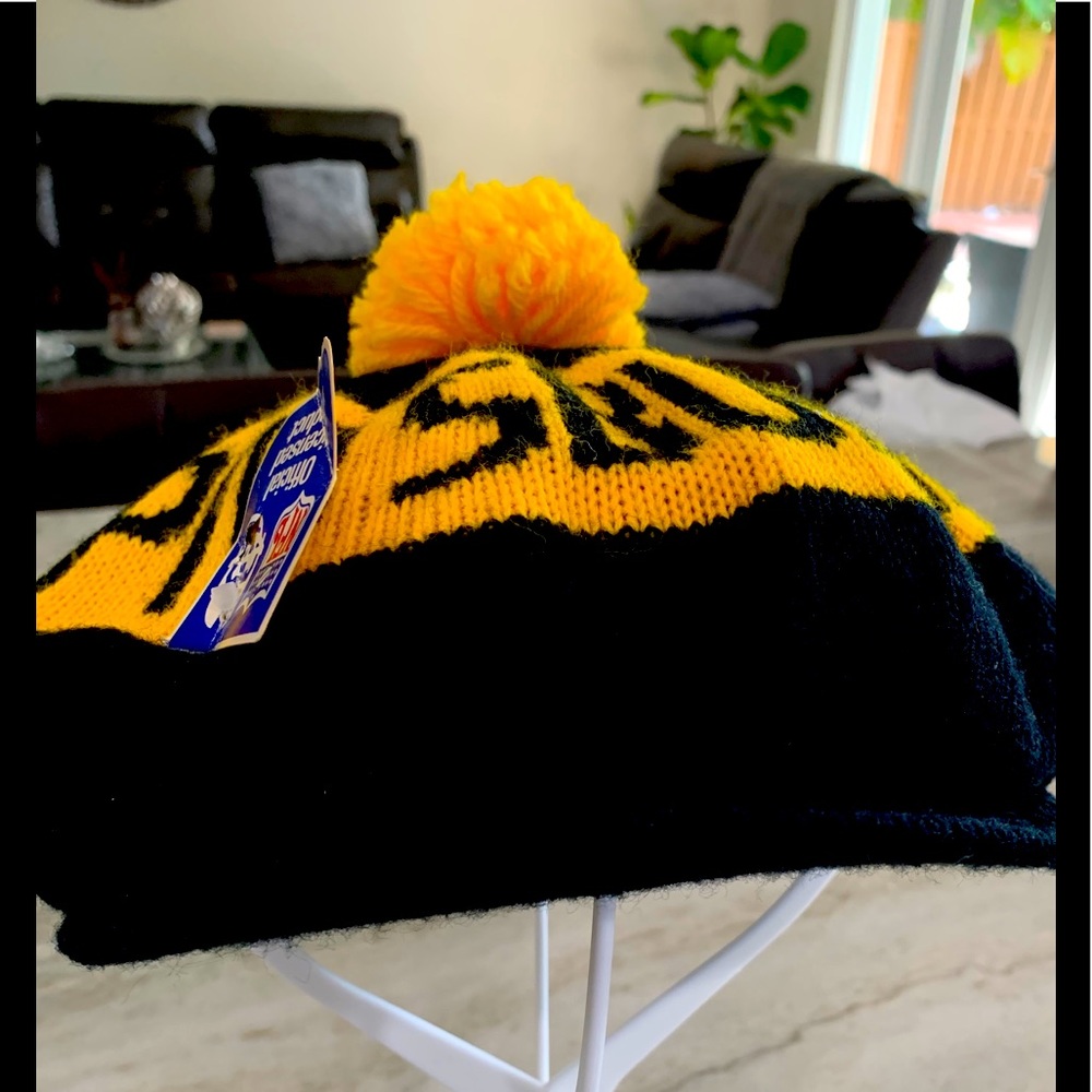 Vintage Steeler’s pompon hat!